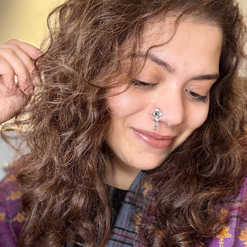 Black Flower Nose Pin